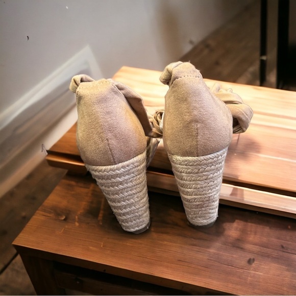 COPY - Women sandal size US6.5 brand new very comfortable and stylish - Picture 3 of 5